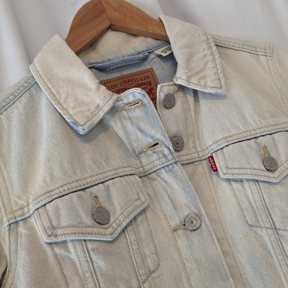 Levi's Bleached Light Wash Denim Jean Jacket Country Western Embroidered Sleeves - Picture 2 of 8